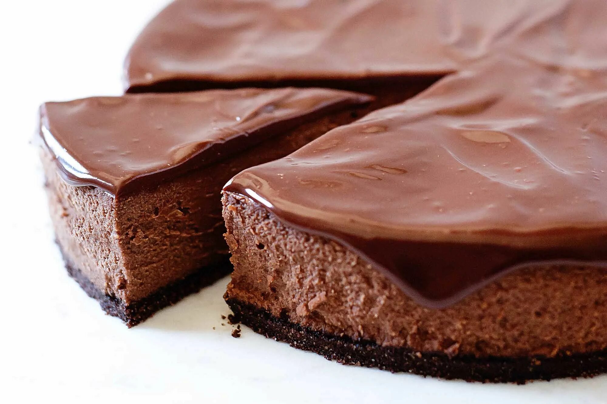 Рецепт шоколадного чизкейка в домашних. Чизкейк с шоколадом. Чизкейк шоколадный классический. Чизкейк классический с шоколадом. Творожно шоколадный чизкейк.