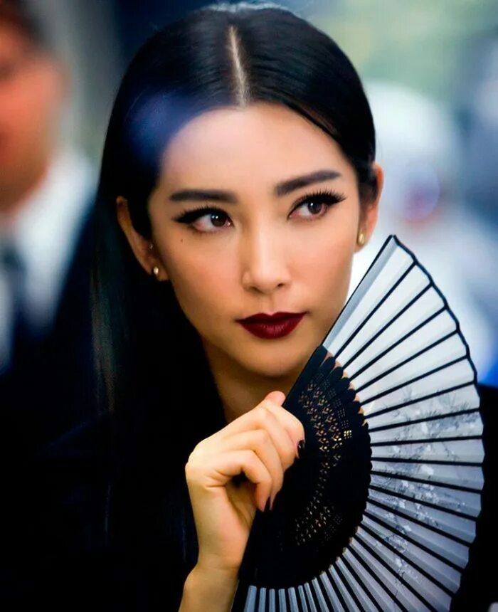 Азиан герлз. Китаезы девушки. Лю ифэй профиль. Красивые китаянки. Китаянки с усами.