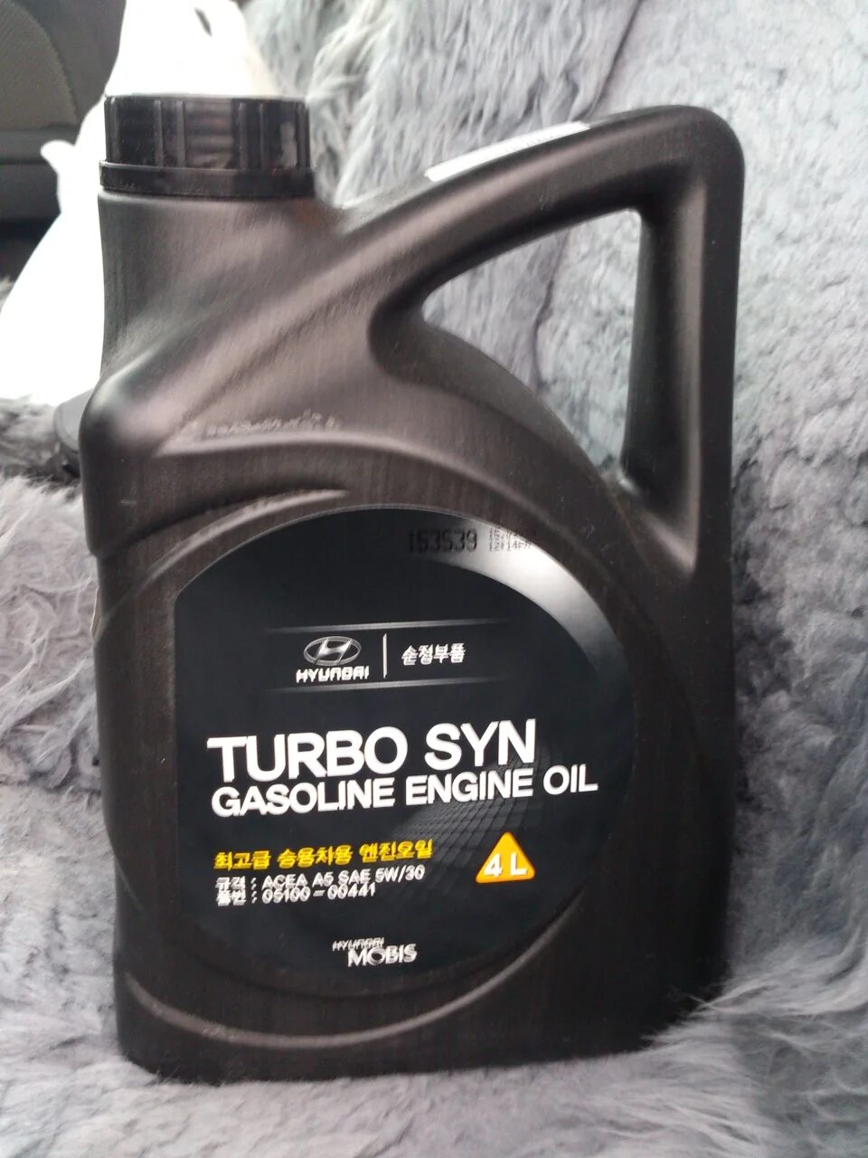 Масло syn gasoline 5w 30. Turbo syn gasoline engine Oil SAE 5w-30 (4л). Turbo syn gasoline engine Oil SAE 5w/30 (510000441). Mobis 0510000441 масло моторное 5w30 (4l) kr! Turbo syn gasoline\ mobis API SM. Моторное масло Hyundai Turbo syn gasoline engine Oil SAE 5w-30 видеообзор.