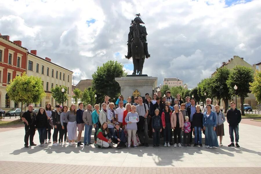 Погода в черняховске по часам. Главная площадь Черняховска. Администрация города Черняховск. Играландия Черняховск. Черняховск главный.