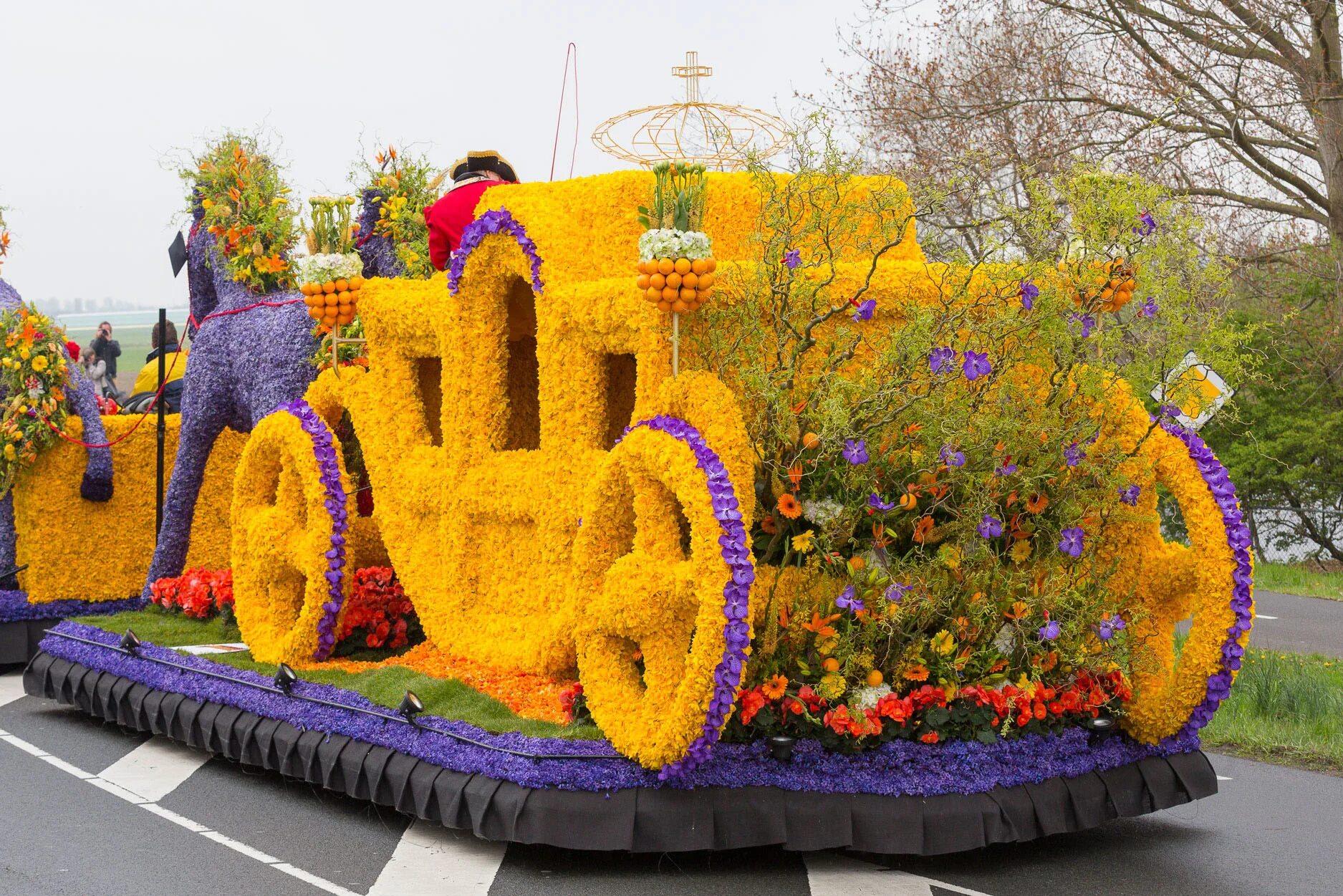 Мероприятие день цветов. Парад цветов Bloemencorso Bollenstreek. Нидерланды парад цветов 2020. Праздник цветов в Нидерландах. День цветов.