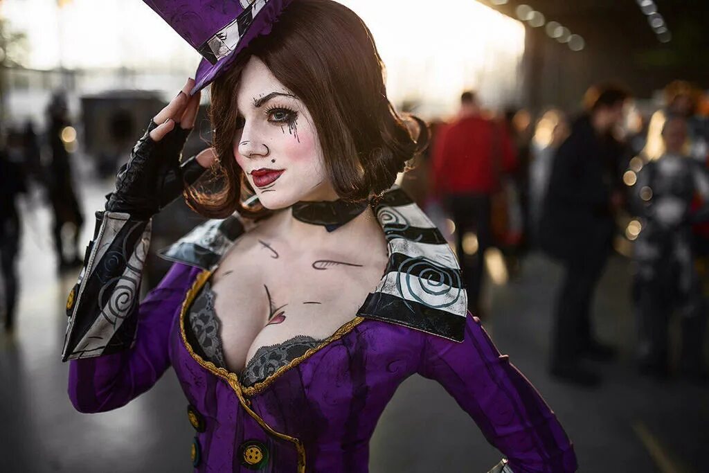 Мокси бордерлендс 2. Мокси бордерлендс. borderlands 2 moxxi. borderlands moxxi cosplay. мисс мокси бордерлендс.