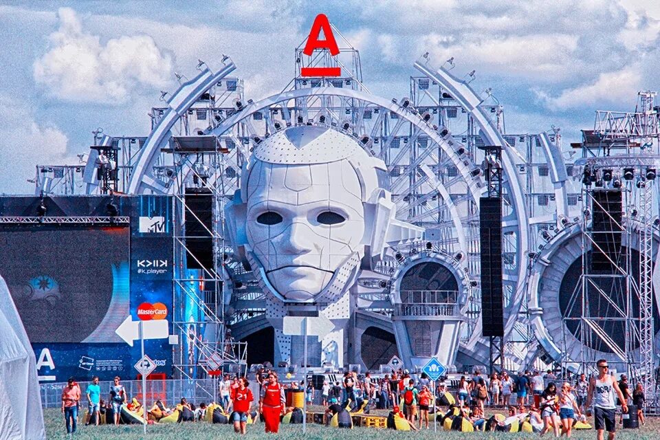 Альфа фьюче пипл. Alfa future people skrillex. Alpha future people 2023. In future people will travel in. In future people will travel in.