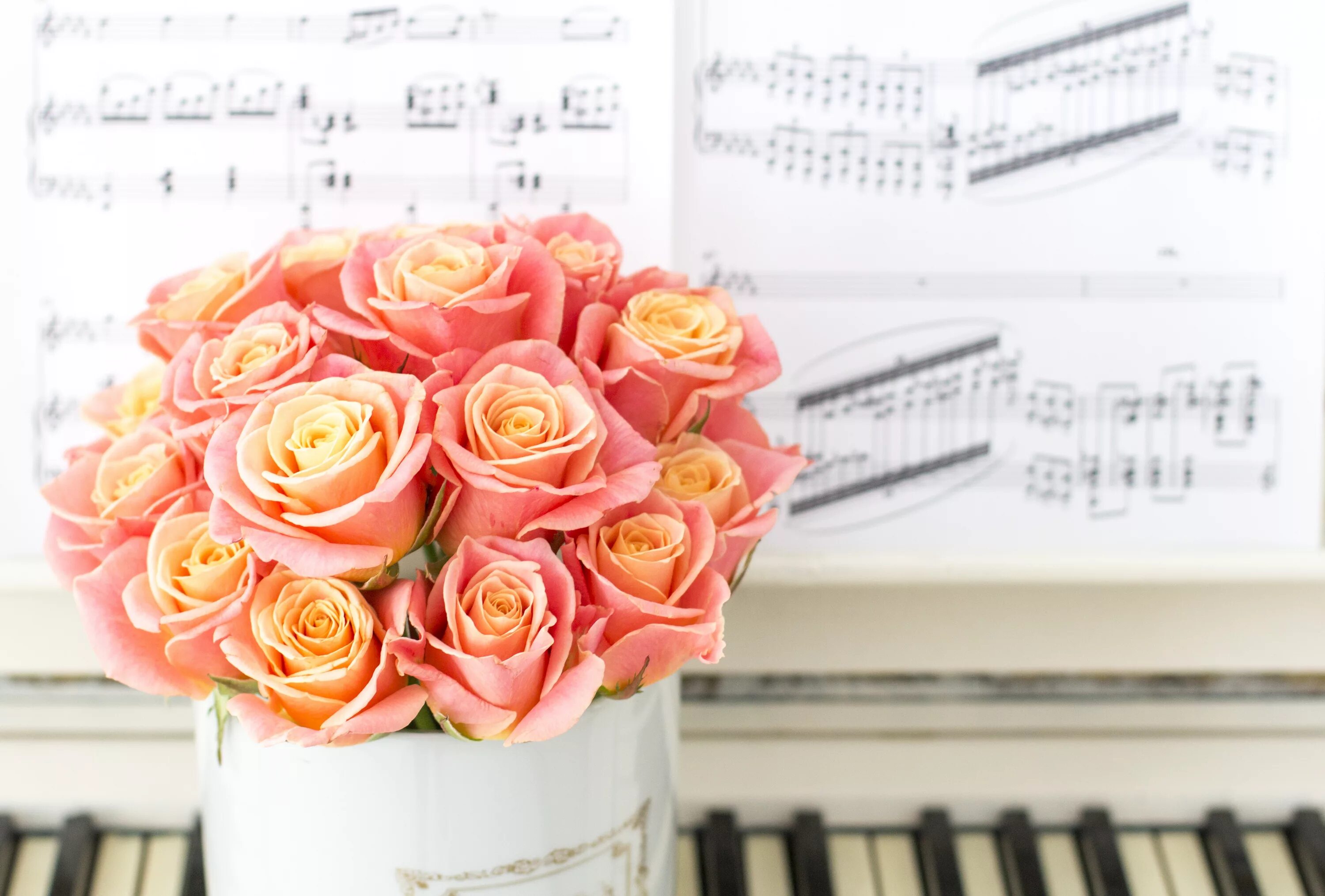 с днем рождения женщине оригинальные песни. с днем рождения. сирень дюк де масса. любимому артисту цветы. музыкальное поздравление с днем рождения.