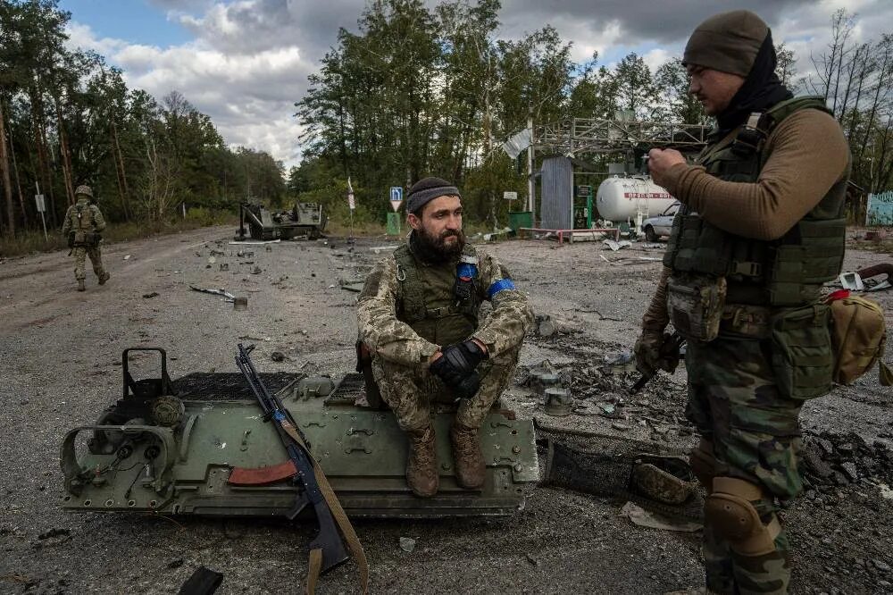 Российские военные на Донбассе. Украинские боевики.