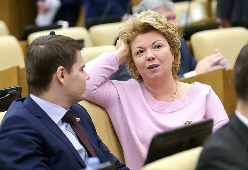 Депутат хованская. Кашин госдума комитет по аграрным вопросам. Депутат хованская жкх. Председатель комитета государственной думы по культуре. Председатель комитета государственной думы по культуре.