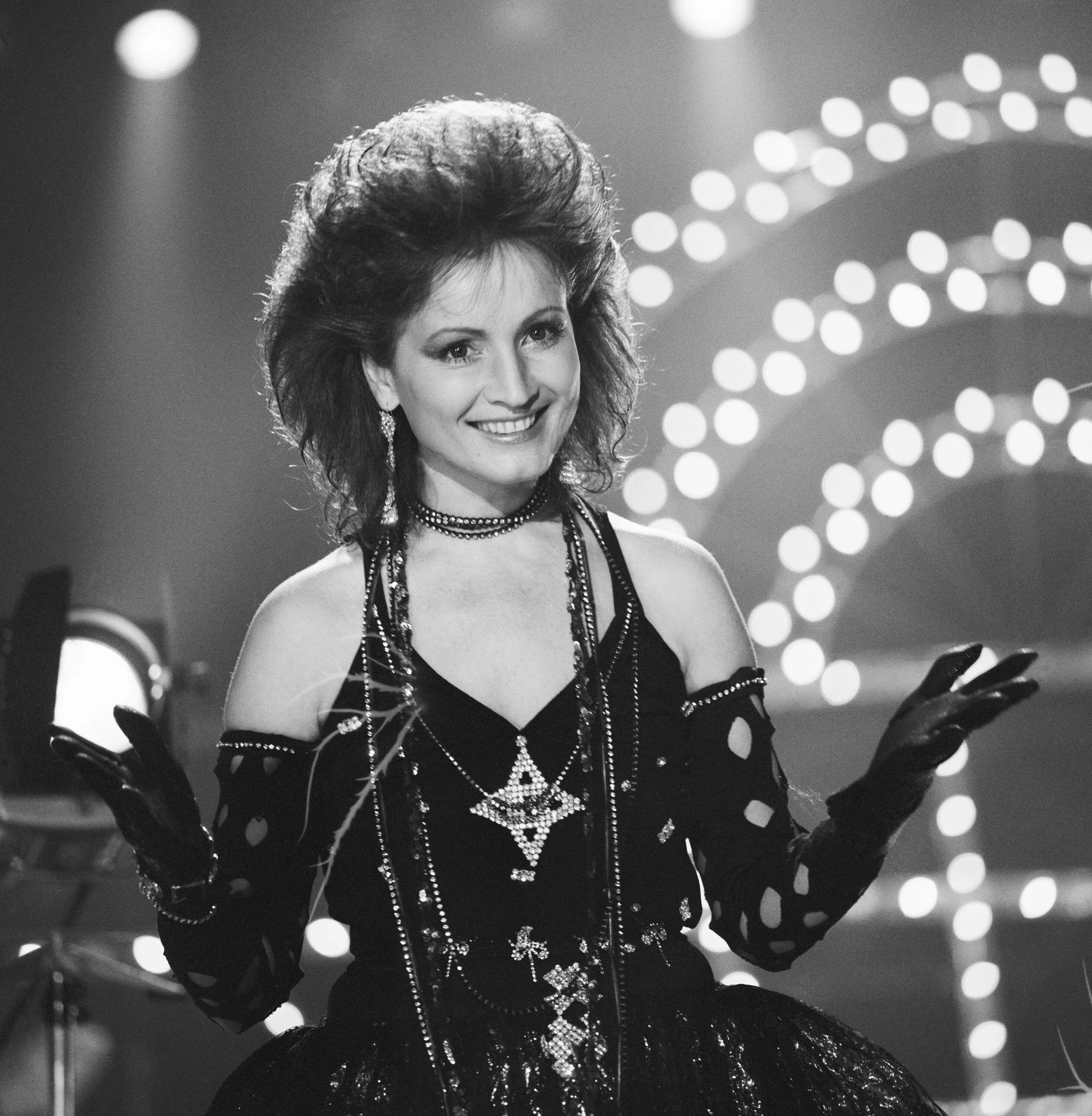 алла пугачёва в молодчти. екатерина суржикова певица. майя кристалинская фото. софия ротару 80-е. ирина понаровская.