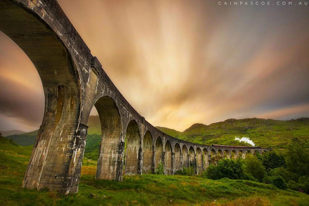 Scotland is beautiful. Виадук Гленфиннан в Шотландии. Виадук Гленфиннан в Шотландии экскурсия. Гленфиннан деревня. Гленфиннан Шотландия фото.