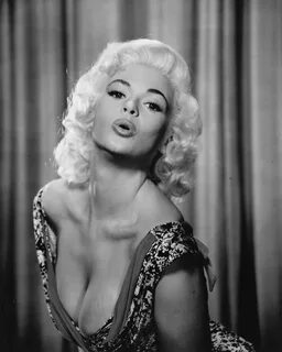 Rare Marilyn Monroe, Janes Mansfield, Diana Dors, Film Industry, Bombshells...