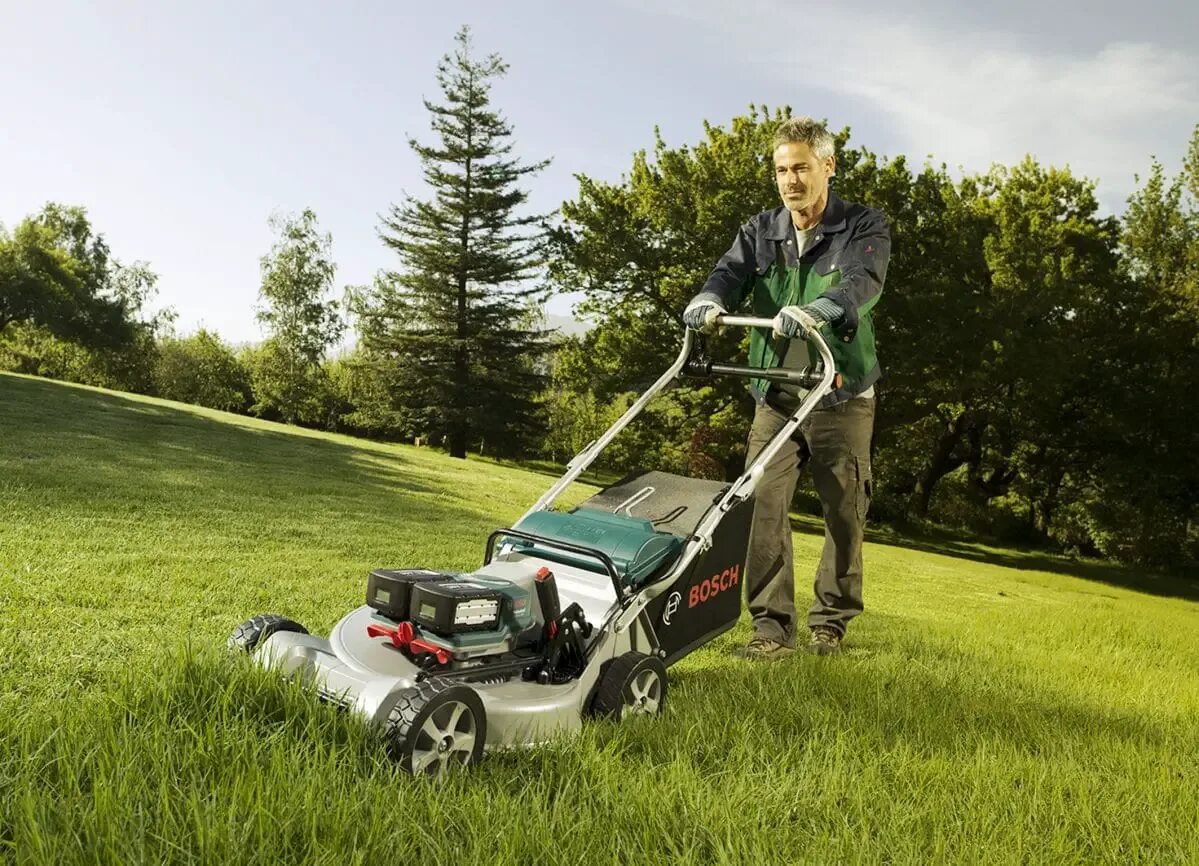 Lawn mower. Al ko Tech 160 газонокосилка. Газона косильщик. Газонокосилка Bosch с триммером. Робот газонокосилка Керхер.