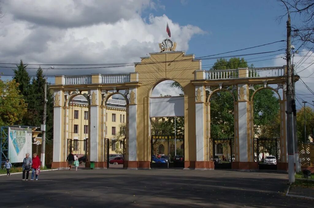 Арка нижний новгород. Автозаводский парк Нижний Новгород. Парк культуры Нижний Новгород Автозаводский. Парк на автозаводе Нижний Новгород. Автозаводский район Нижний Автозаводский парк.