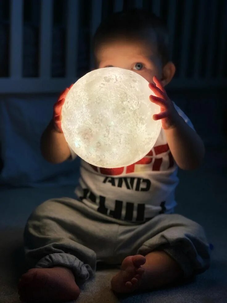 It become clear. Украл луну. Фото украли луну. Воруют луну. Фото своровал луну.