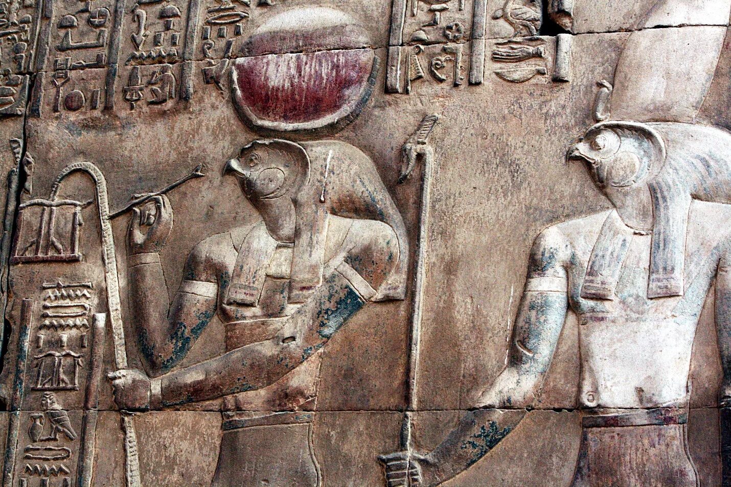 Где поклонялись богу ра. Бог ра на фресках древнего Египта. Бог Амон ра фреска. Ра Хорахти Бог. Бог Амон в древнем Египте.