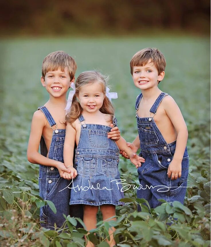 Country children. Летние снимки детей. Детские фотографии несколько человек. Фото дружбы девочек Деревенские. Картинка для детей Кантри.