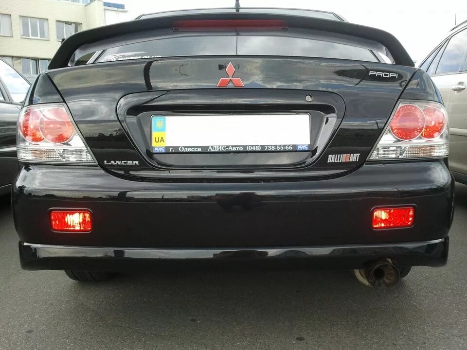 Задний бампер evo style mitsubishi lancer 9. Lancer 9 evo style. Задний номер в бампер лансер 9. 0л. Противотуманки задние lancer 9 сток.