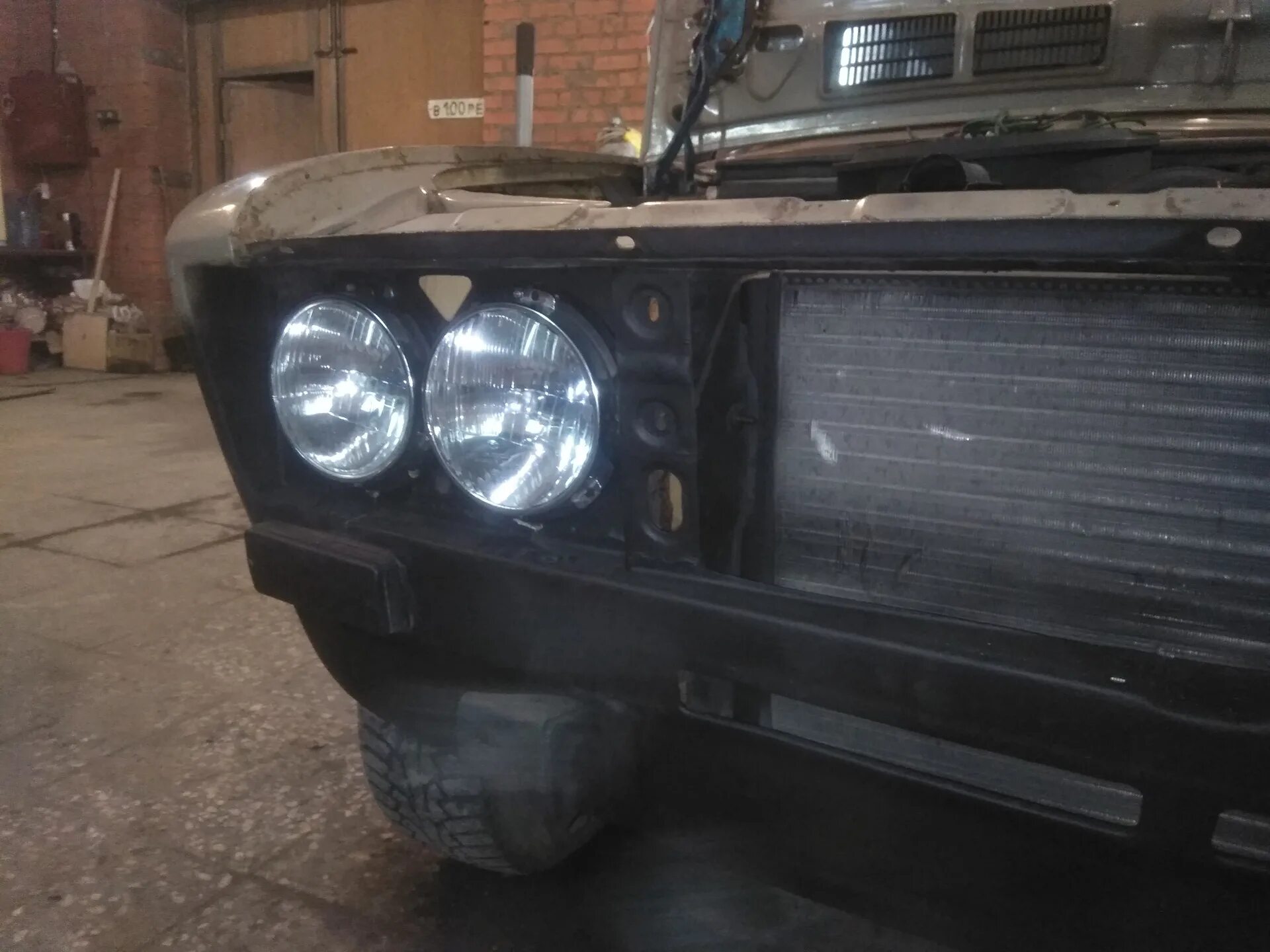 Нива 21213 красная. Фара противотуманная hella 12v 160мм. 4x4 фары. 4x4 фары. Гольф 4 альтернативная оптика перед.