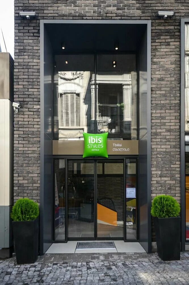 Centre tbilisi. Ibis отель Тбилиси. Ibis Styles Tbilisi Center. Отель в Тбилиси в центре. Тбилиси бизнес центр.