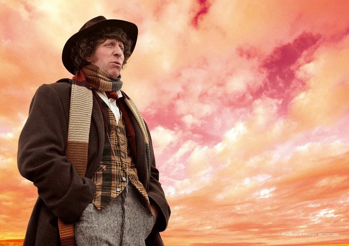 Four doctors. Tom Baker fourth Doctor. Том Бейкер доктор кто. Доктор кто 4 доктор. 4 Доктор кто том Бейкер.