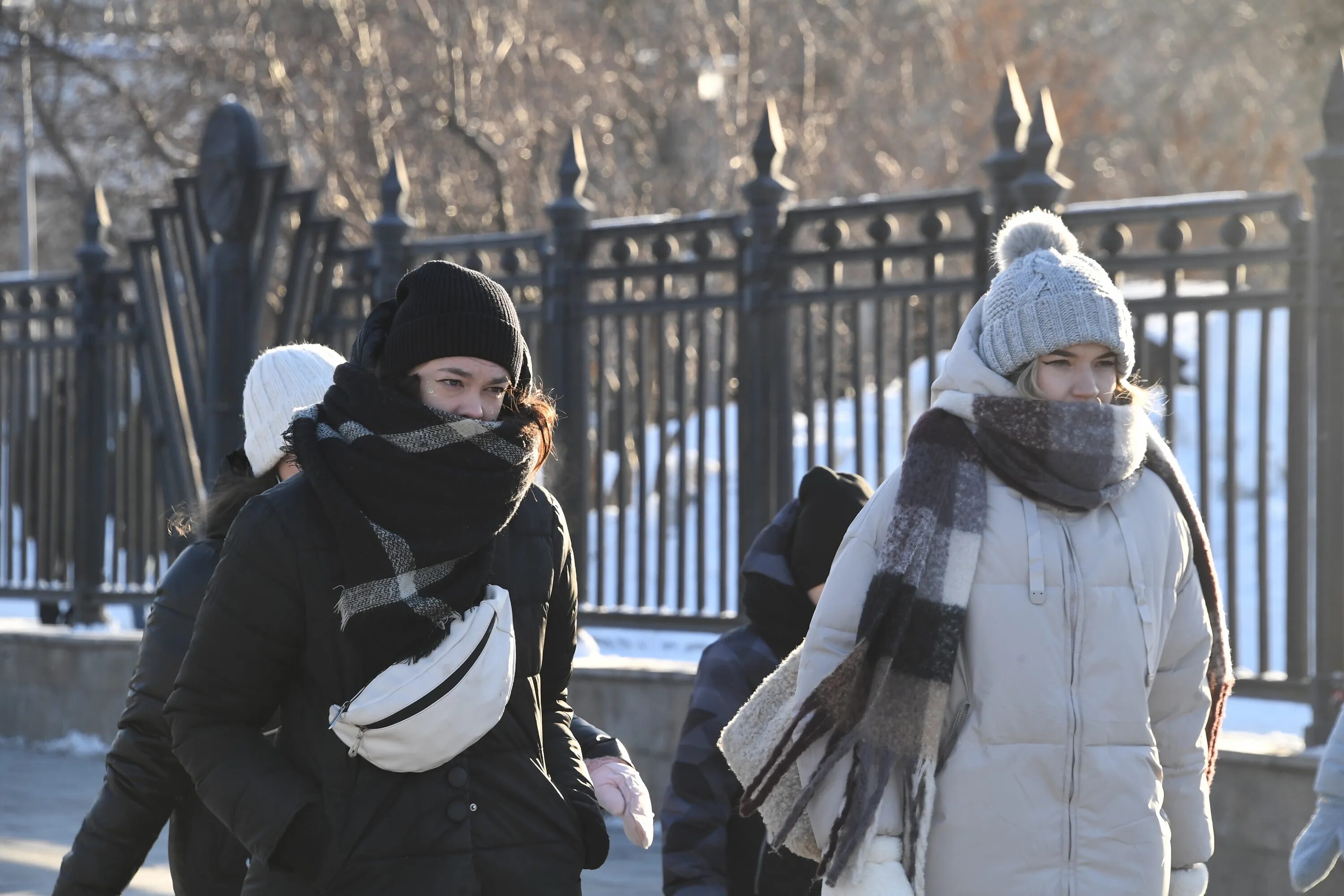 Сильный Мороз. Люди зимы. Сильный Мороз в Москве. В Москве похолодает.