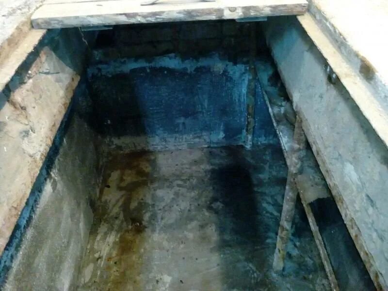 Гидроизоляция ямы в гараже от грунтовых вод. Смотровая яма из керамзитоблока. Гидроизоляция смотровой ямы в гараже. Гидроизоляция смотровой ямы в гараже. Гидроизоляция котлована смотровой ямы.