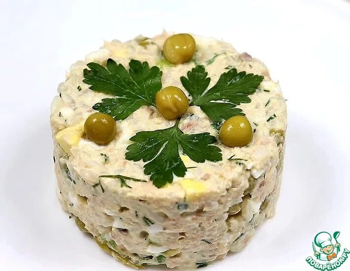 Вкусный и простой салат с рыбой. Рыбный салат. салат нежность с горбушей. салат с горбушей консервированной. салат рыбный с горбушей.