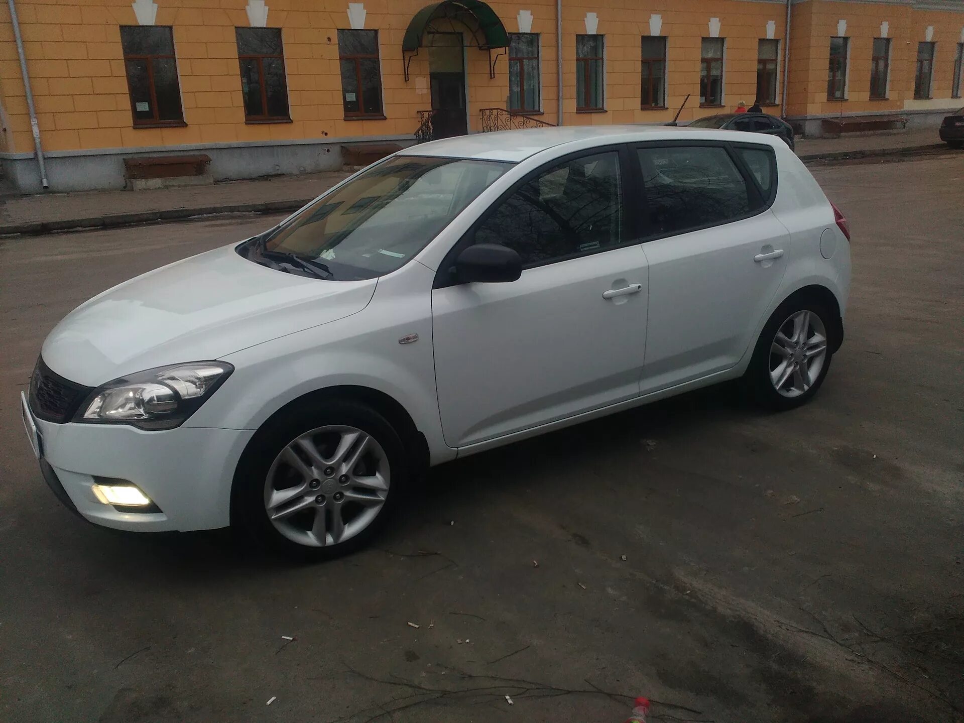 Киа сид 15. Kia Ceed 2011 r17. Kia Ceed 2011 диски. Kia Ceed 1 Рестайлинг диски r17. Киа СИД 1 на 17 дисках.