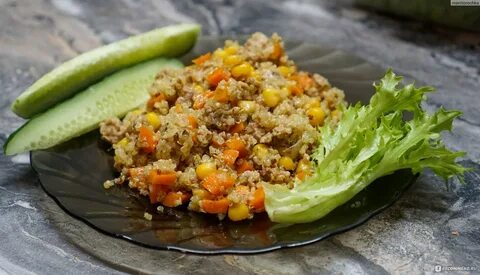 Киноа с овощами на сковороде