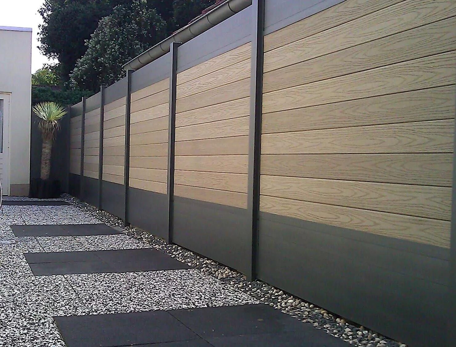 Забор модульный grand line премиум. Стильный современный забор. Панели для забора. Панели для забора. Забор 2022 современный.