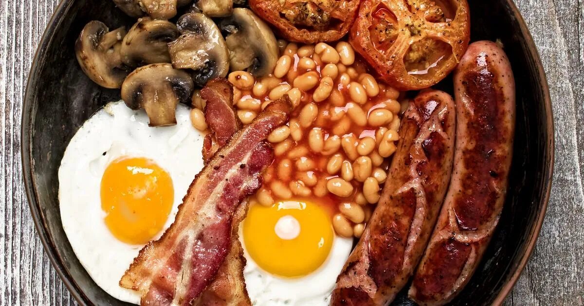 Стих про еду на английском. Итальянский завтрак на английском презентация. Типичный английский завтрак. Traditional british food презентация. A typical english breakfast consists of.