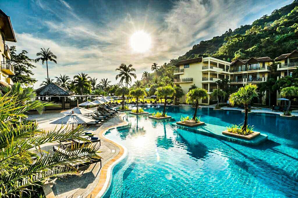 Centara adventure a t. Пхукет Бич Резорт. Мерлин Бич Пхукет. Марриотт Тайланд Пхукет. Phuket Marriott Resort Spa Merlin.
