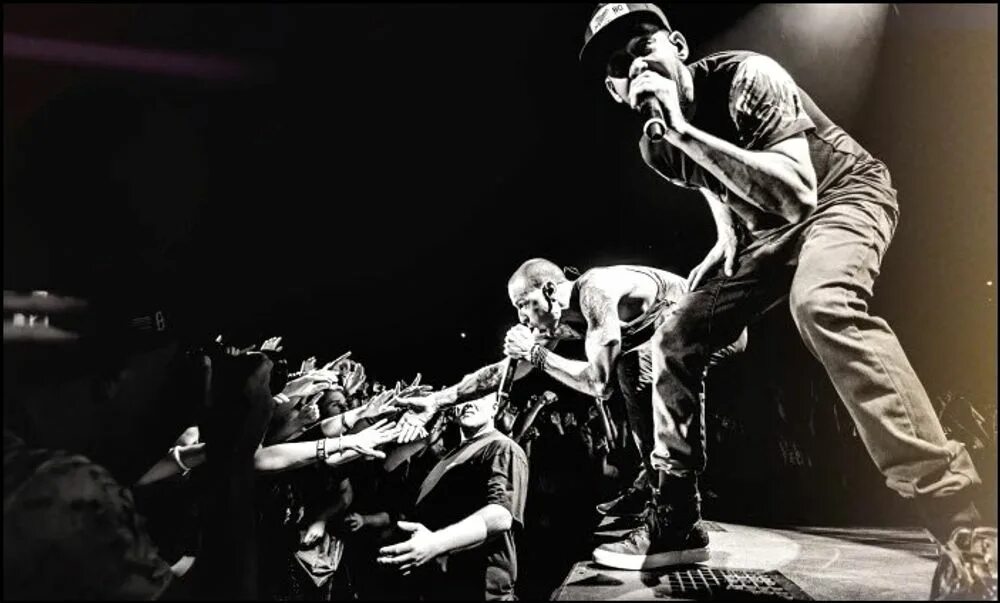 Linkin park честер беннингтон. One more light обложка. Linkin park one more light 2017. Линкин парк one more light. Linkin park one more light 2017.