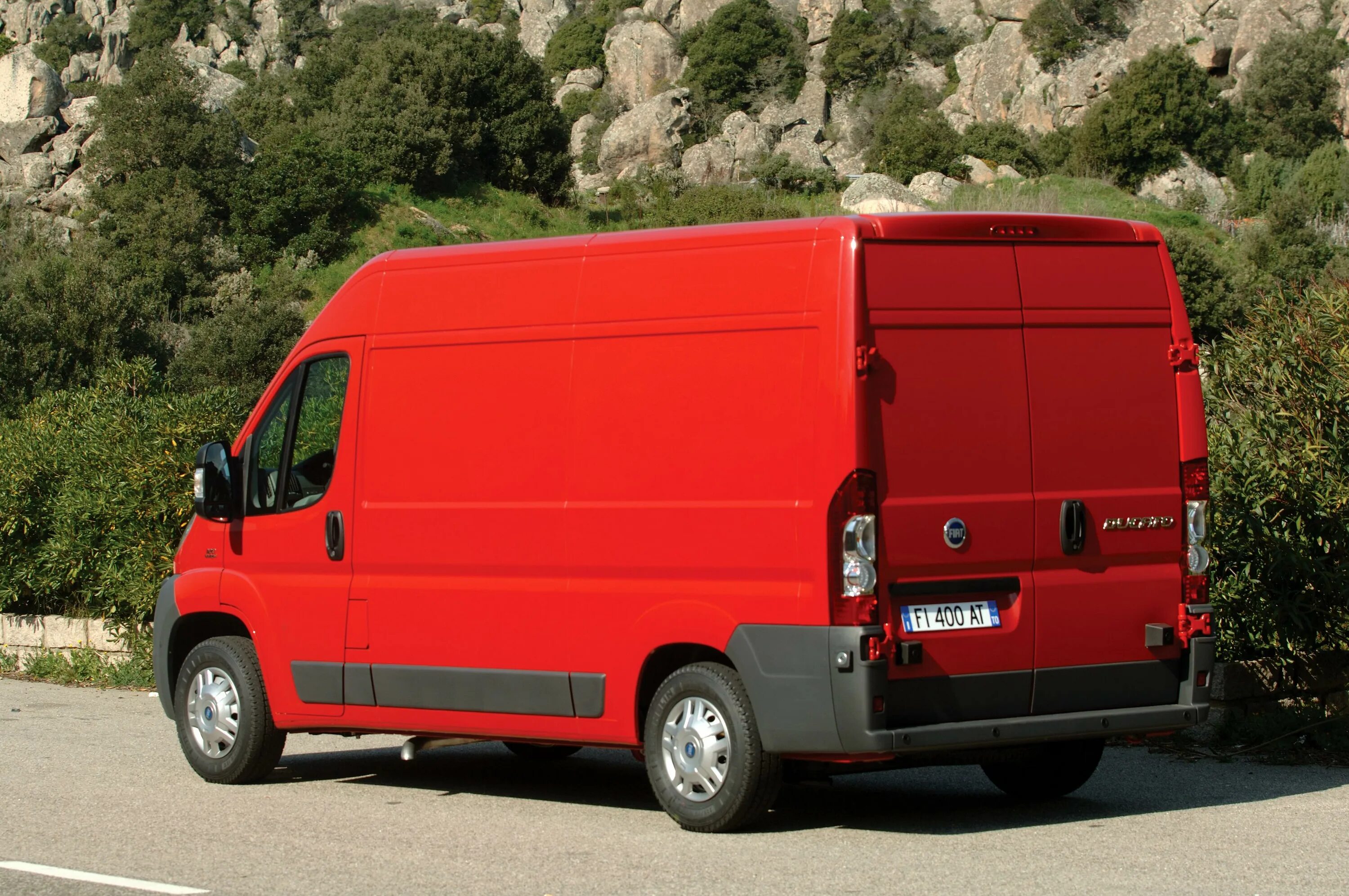 Фиат дукато грузовой. Фиат Дукато. Fiat Ducato фургон. Фиат Дукато грузовой фургон. Фургон Фиат Дукато 2.