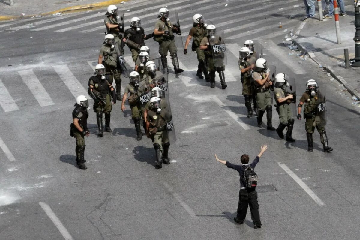 Один против. Один против одного. 1 Против толпы. Один против всего. Один против многих