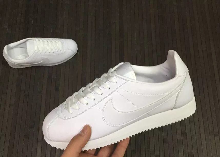 Nike Кортес белые. Найк Кортез белые мужские. Кроссовки найк Cortez белые. Найк кортесы белые мужские. Оригинал белый мужской кроссовки