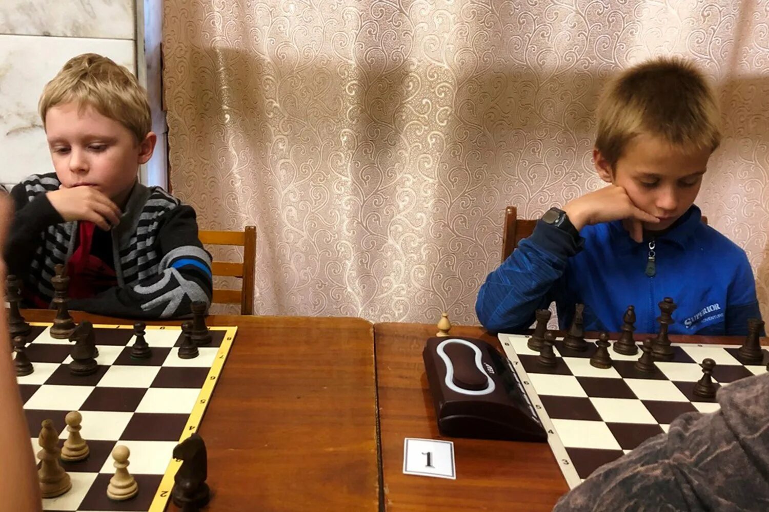 Шахматный турнир спортивное мероприятие для подростков картинки. Шахматный турнир. Шахматный турнир ход конем. Шахматный турнир. Соревнования по шахматам.