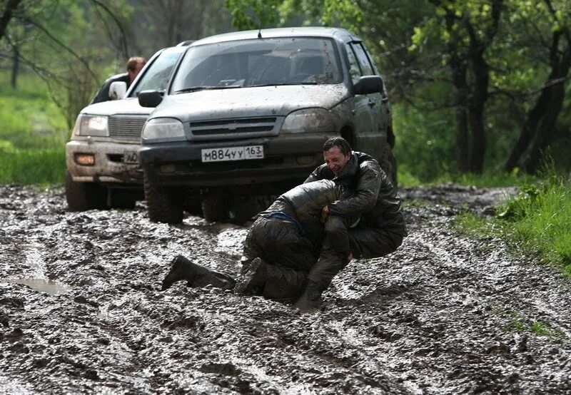 Про покатушки. Покатушки в грязи. Покатушки по грязи Смоленск. На полигон весной в грязи. Покатушки Оренбург.