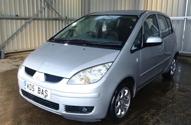 Mitsubishi colt 1. Митсубиси Кольт 2004. Mitsubishi Colt z34a. Mitsubishi Colt z34a 2005. Митсубиси Кольт 1.3 2004 года.