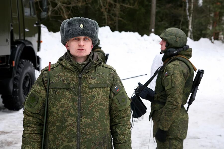 Через вс. Зимняя Военная форма. Зимняя форма в армии. Полевая форма Российской армии. Российская Военная форма зимняя.