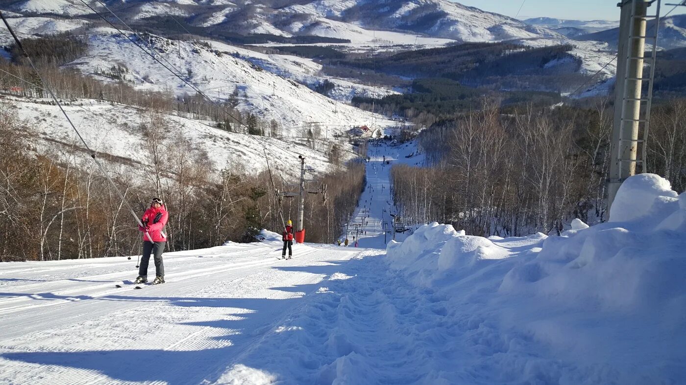 Магнитогорск горнолыжный курорт абзаково трассы. Горнолыжка банное. Глк металлург-магнитогорск озеро банное. Абзаково горы. Банное горнолыжный курорт проживание.