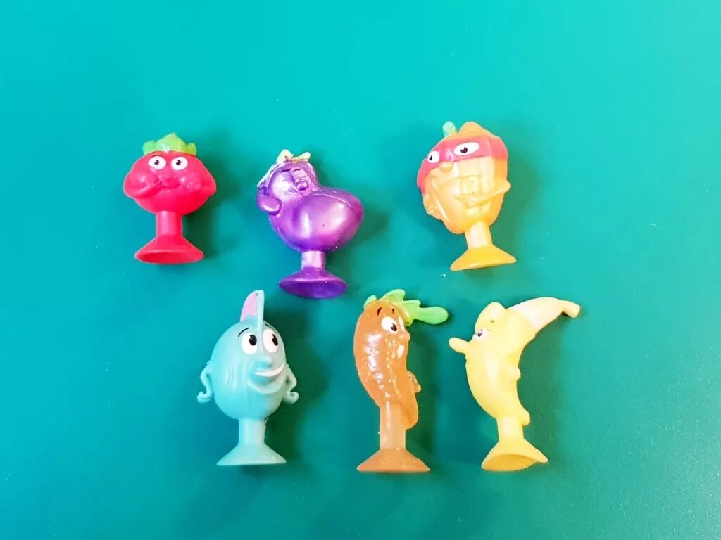 Игрушка прилип. Игрушка прилип