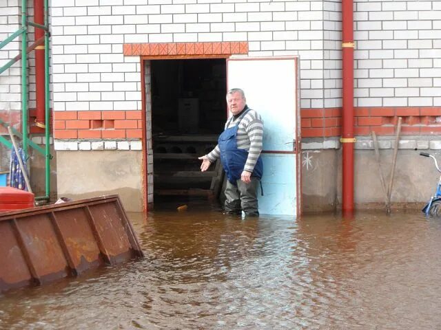 Уровень воды сож в славгороде сегодня реке. Разлив реки межа в п Жарковский. Вода пошла. Большая вода Тверь Киселевская.