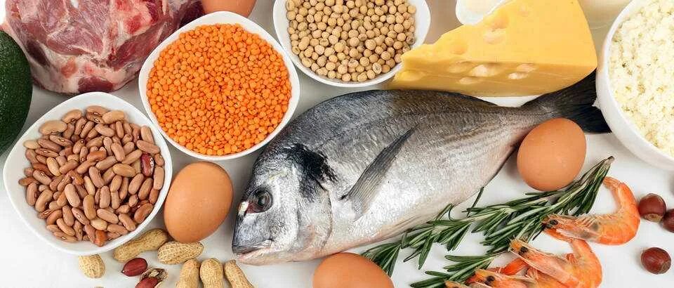 Богато фосфором белками содержит жиры и витамины. Источник фосфора в продуктах. продукты богатые фосфором. фосфор в пищевых продуктах. фосфор в растительных продуктах.
