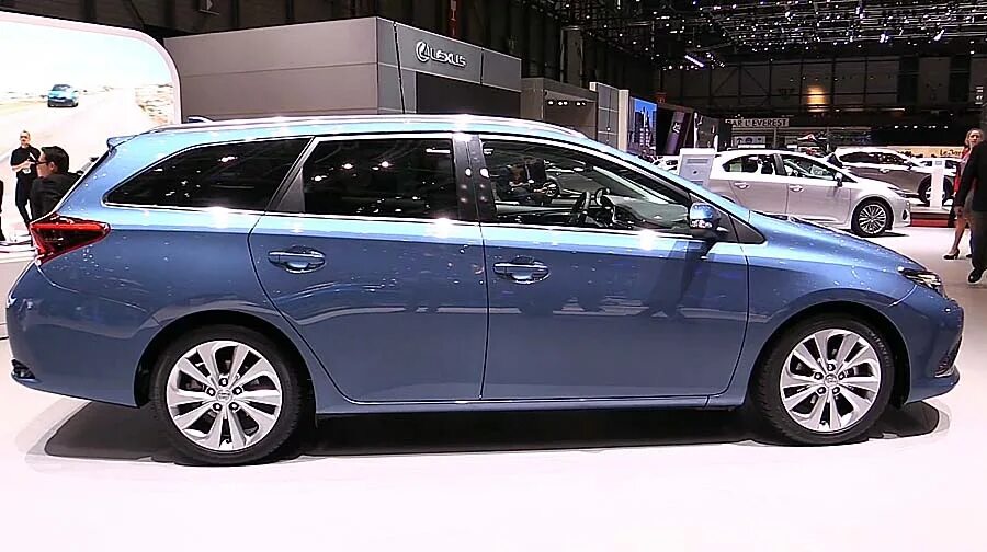 Тойота аурис 2016 года. Тойота аурис 2016 года. Тойота аурис хэтчбек 2015. Toyota auris 2016. Тойота аурис 2015.
