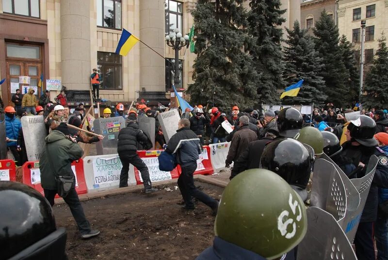 17 апреля 2014. Штурм ОГА В Харькове 2014. Майдан в Харькове 2014. Противостояние в Харькове 2014.