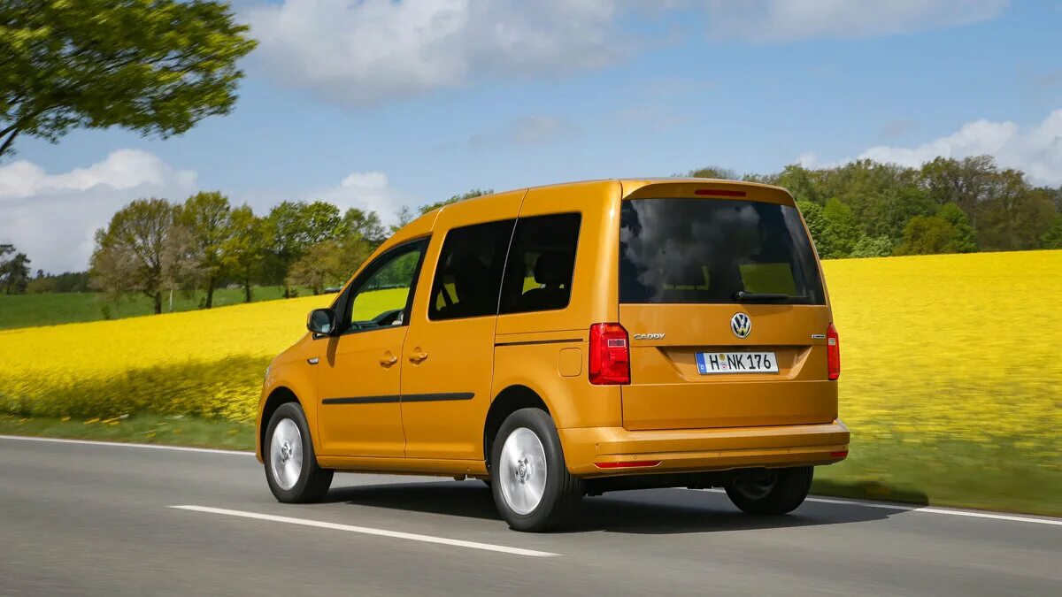 2011 vw caddy. Кадди в беларуси. Volkswagen caddy пассажирный. Фольксваген кадди 3 поколения. Кадди в беларуси.