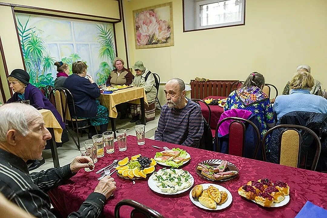 Татьяна валерьевна богданова спб учитель. Выставки для пенсионеров в санкт петербурге. Пожилые читатели в библиотеке. Выставки для пенсионеров в санкт петербурге. Пенсионеры в санкт-петербурге.