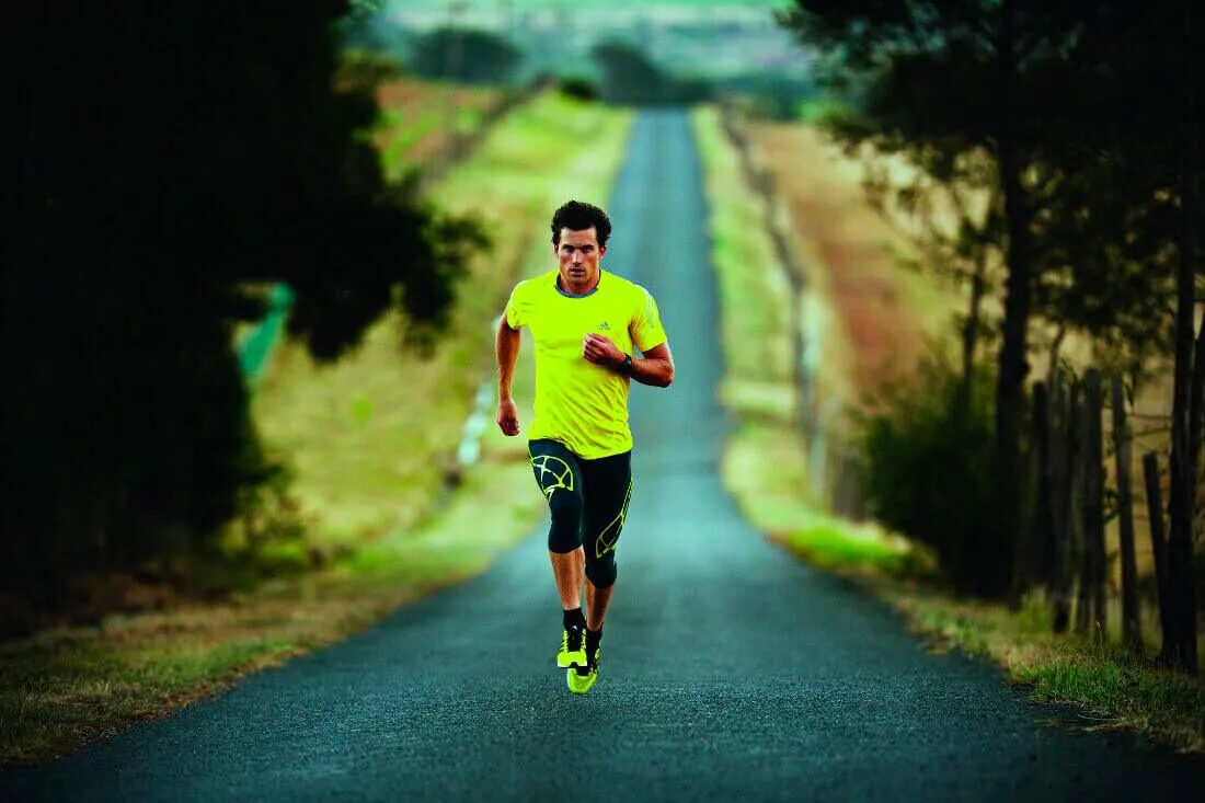 It s time to run. Спортсмен бежит. Спорт бег. Бегущий человек. Человек на пробежке.