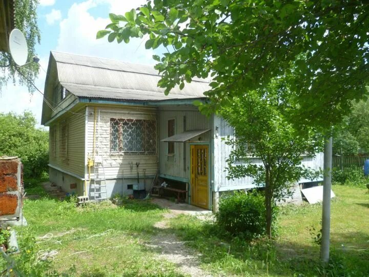 электрички верхние столбы белые столбы. платформа белые столбы. железнодорожная станция белые столбы, ретро. город домодедово белые столбы. жд станция белые столбы.