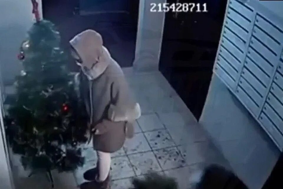 На десять братьев две шубы хватает