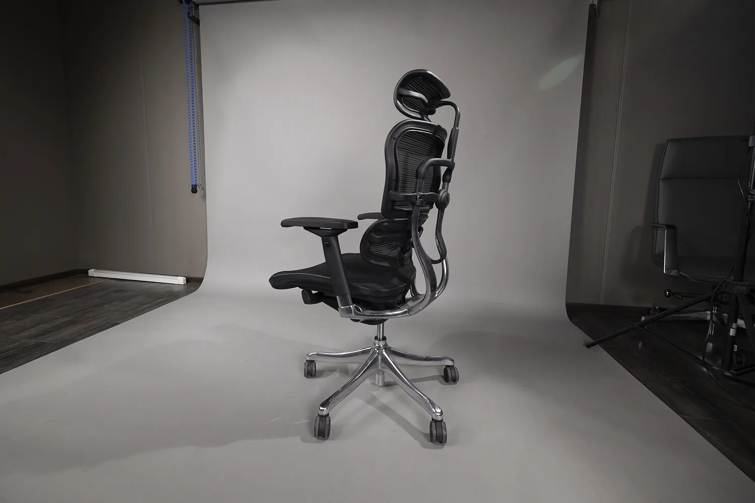 Офисное кресло для персонала